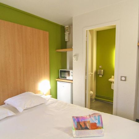 Kyriad Direct Poitiers - Gare Du Futuroscope Чассенеуил-Ду-Поитоу Экстерьер фото