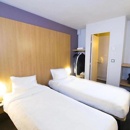 Kyriad Direct Poitiers - Gare Du Futuroscope Чассенеуил-Ду-Поитоу Экстерьер фото