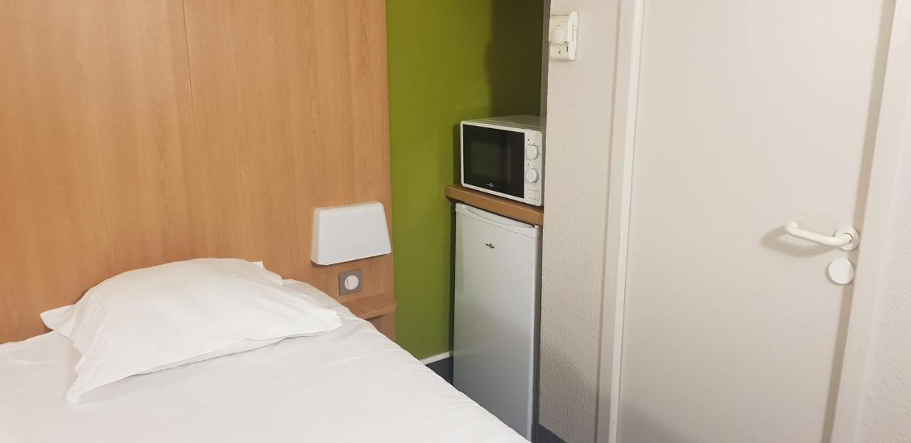 Kyriad Direct Poitiers - Gare Du Futuroscope Чассенеуил-Ду-Поитоу Экстерьер фото