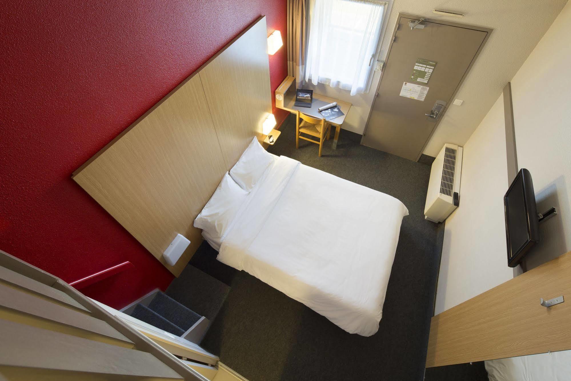 Kyriad Direct Poitiers - Gare Du Futuroscope Чассенеуил-Ду-Поитоу Экстерьер фото