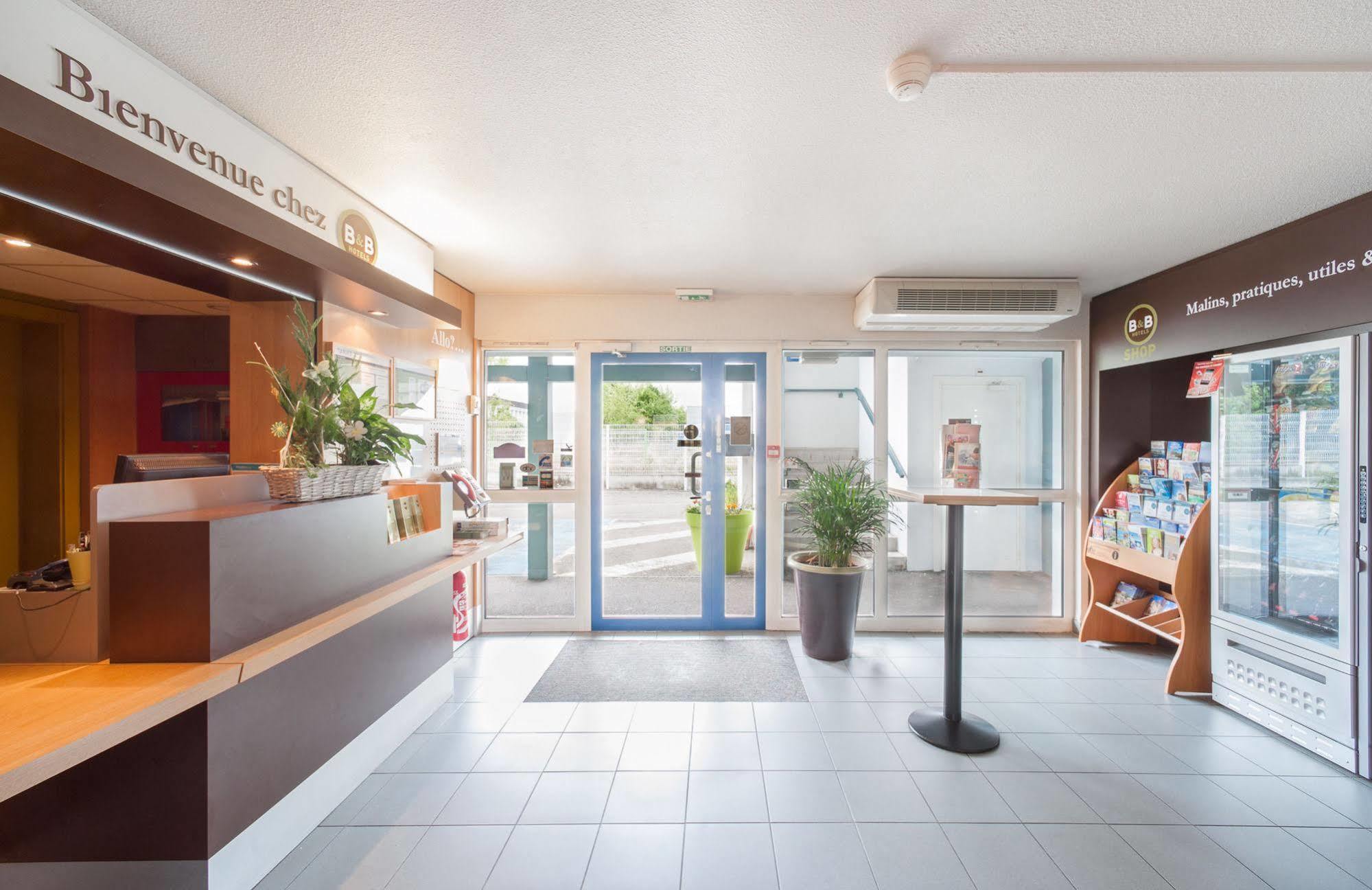 Kyriad Direct Poitiers - Gare Du Futuroscope Чассенеуил-Ду-Поитоу Экстерьер фото